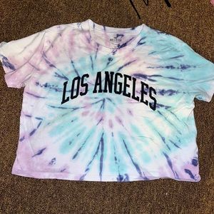 Cropped T-Shirt from Hollister. Worn only a few times. In great condition.